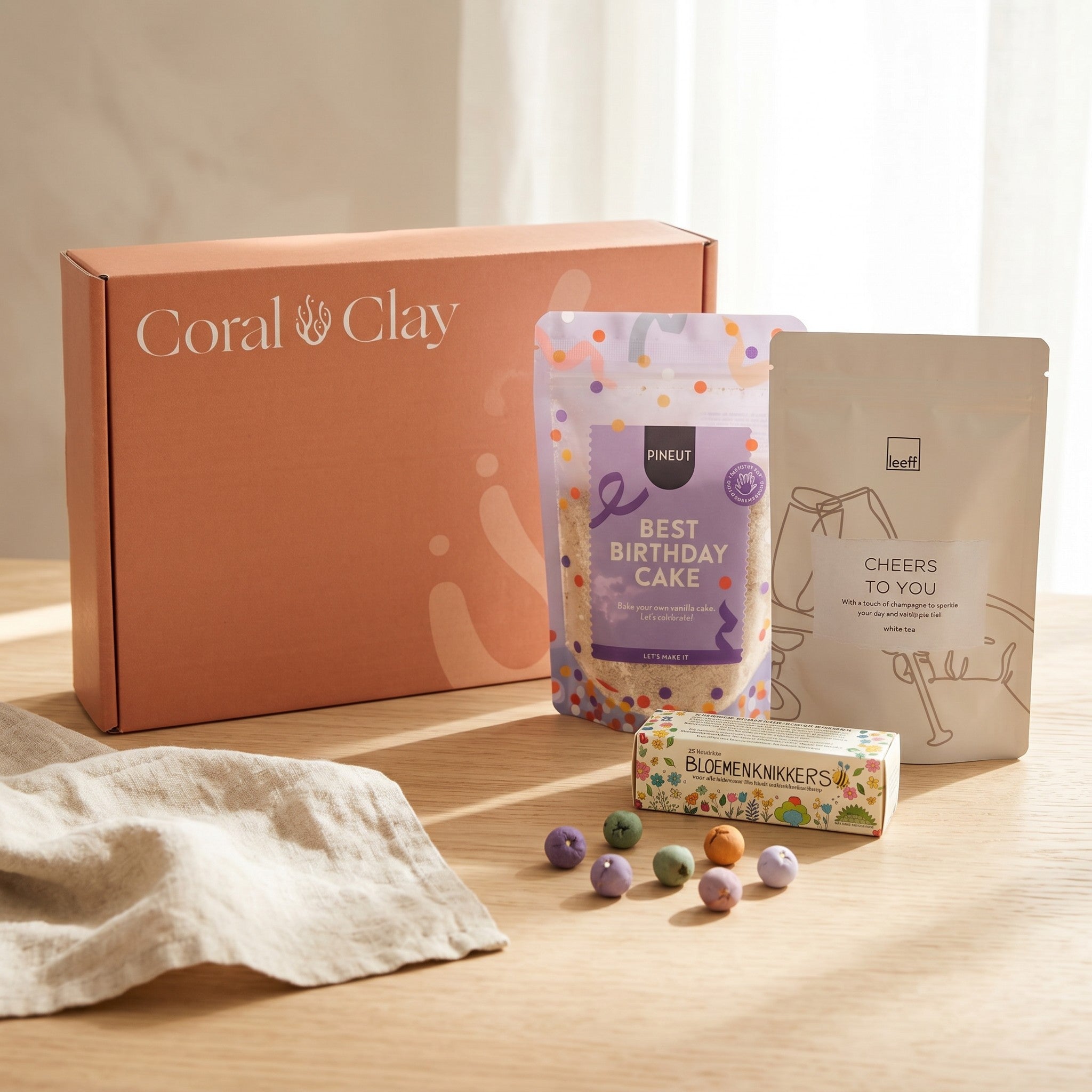 Birthday Moments Brievenbuscadeau — cakemix, thee & bloemenzaadjes