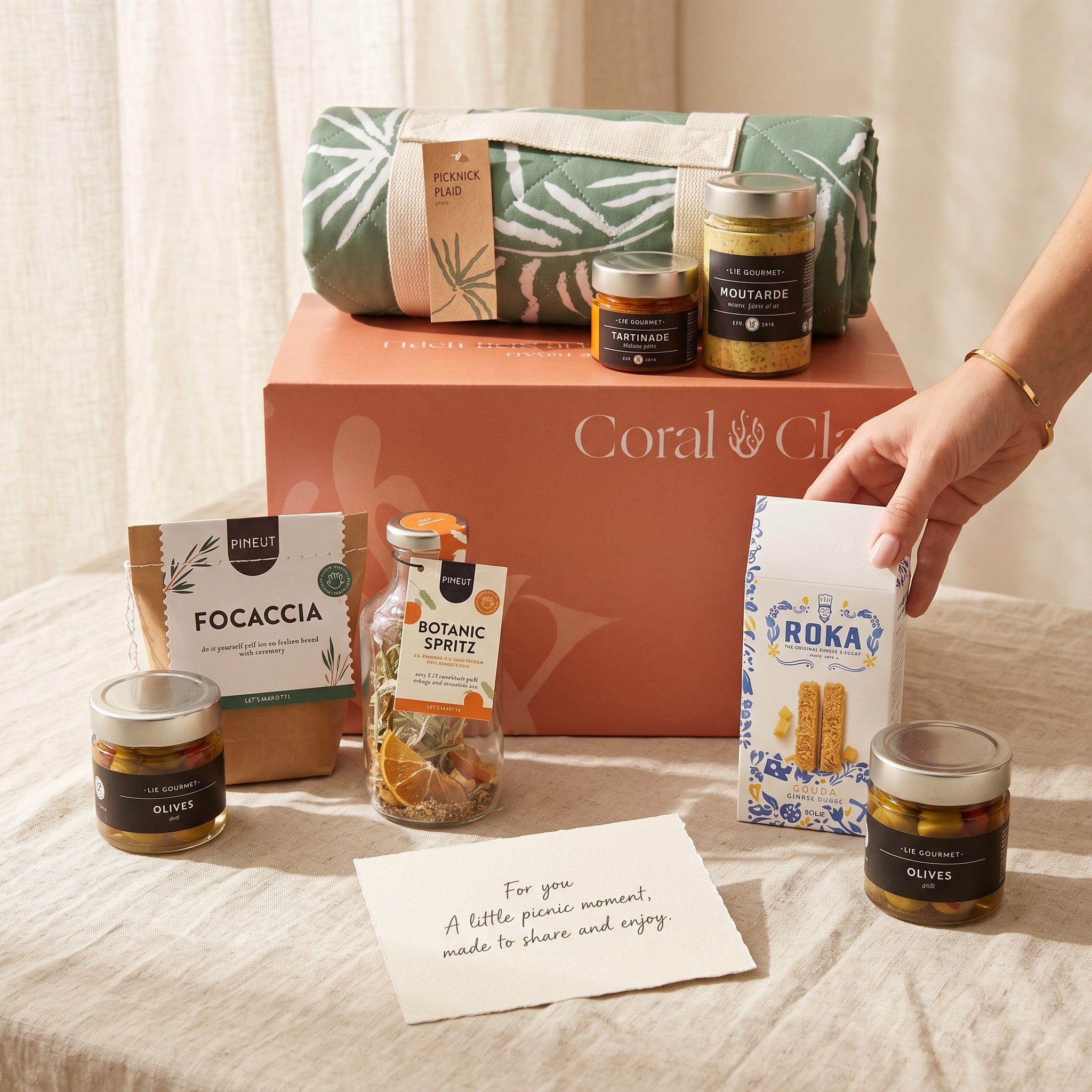 Gourmet Picnic Grand Giftbox — focaccia & spritz