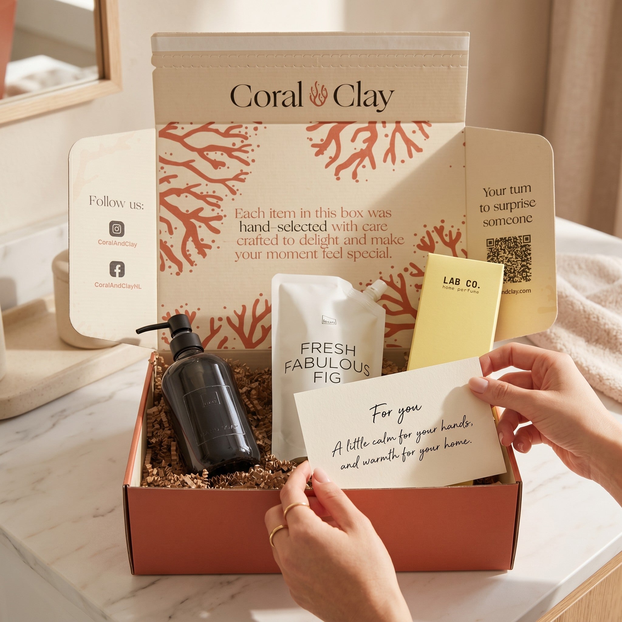 Hands & Home Signature Gift — Hand Care & Diffuser Set